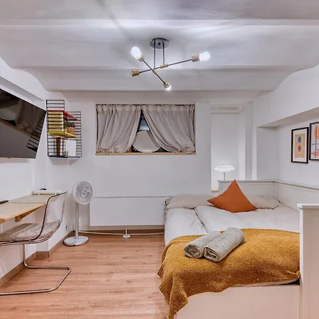 Comenstay Bed & Breakfast